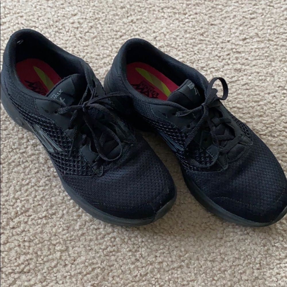 NEW SKECHERS Performance Go Walk 4